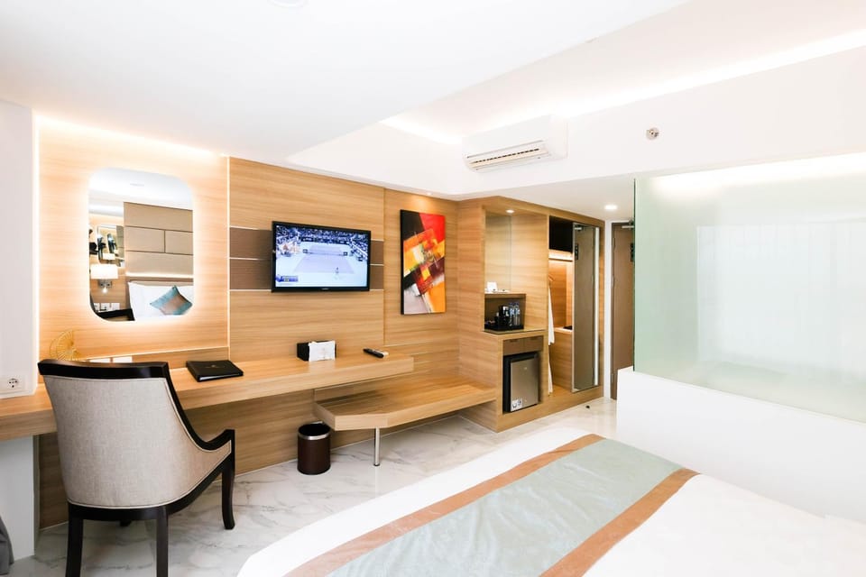 Photo of the whole room, Seating area