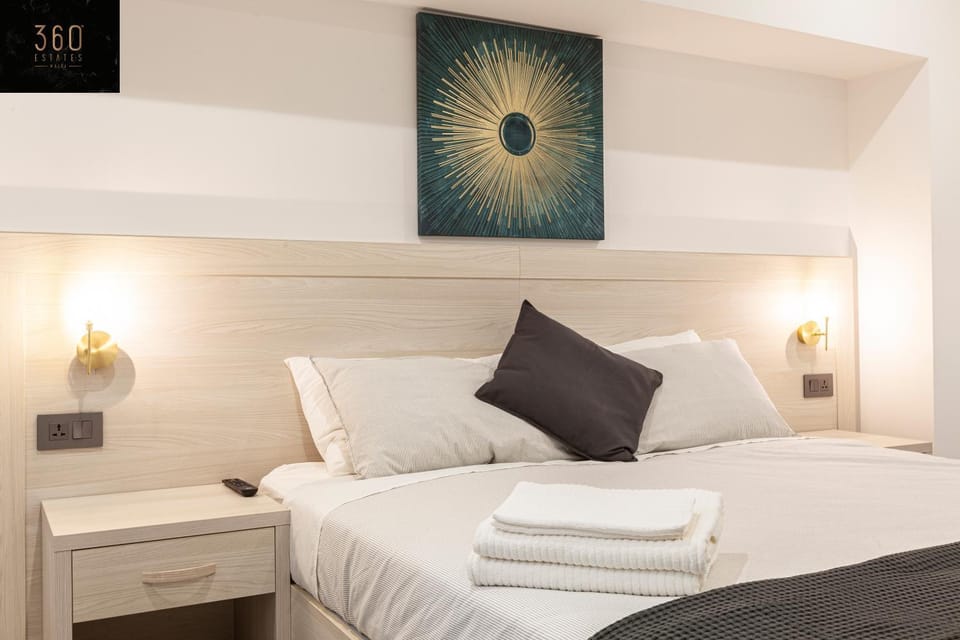 Lovely Modern Large Spacious Home with 7BR & WIFI by 360 Estates Apartment in Malta