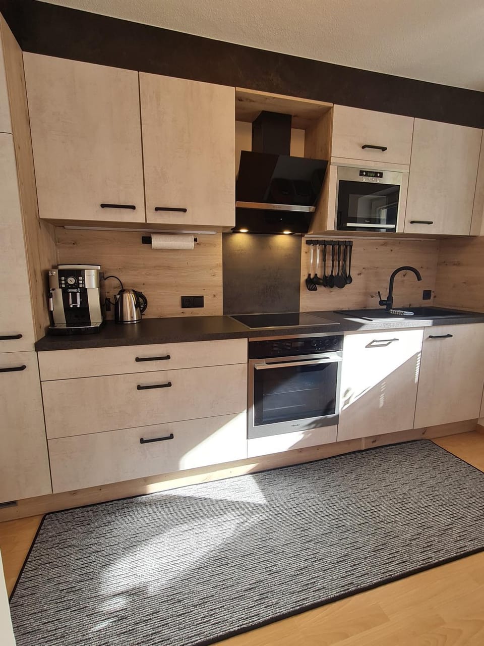 Kitchen or kitchenette, Living room