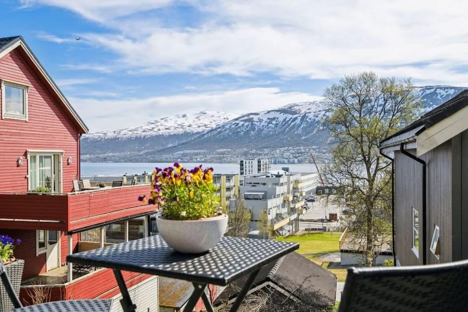 Patio, View (from property/room), Balcony/Terrace, City view, Mountain view, Sea view