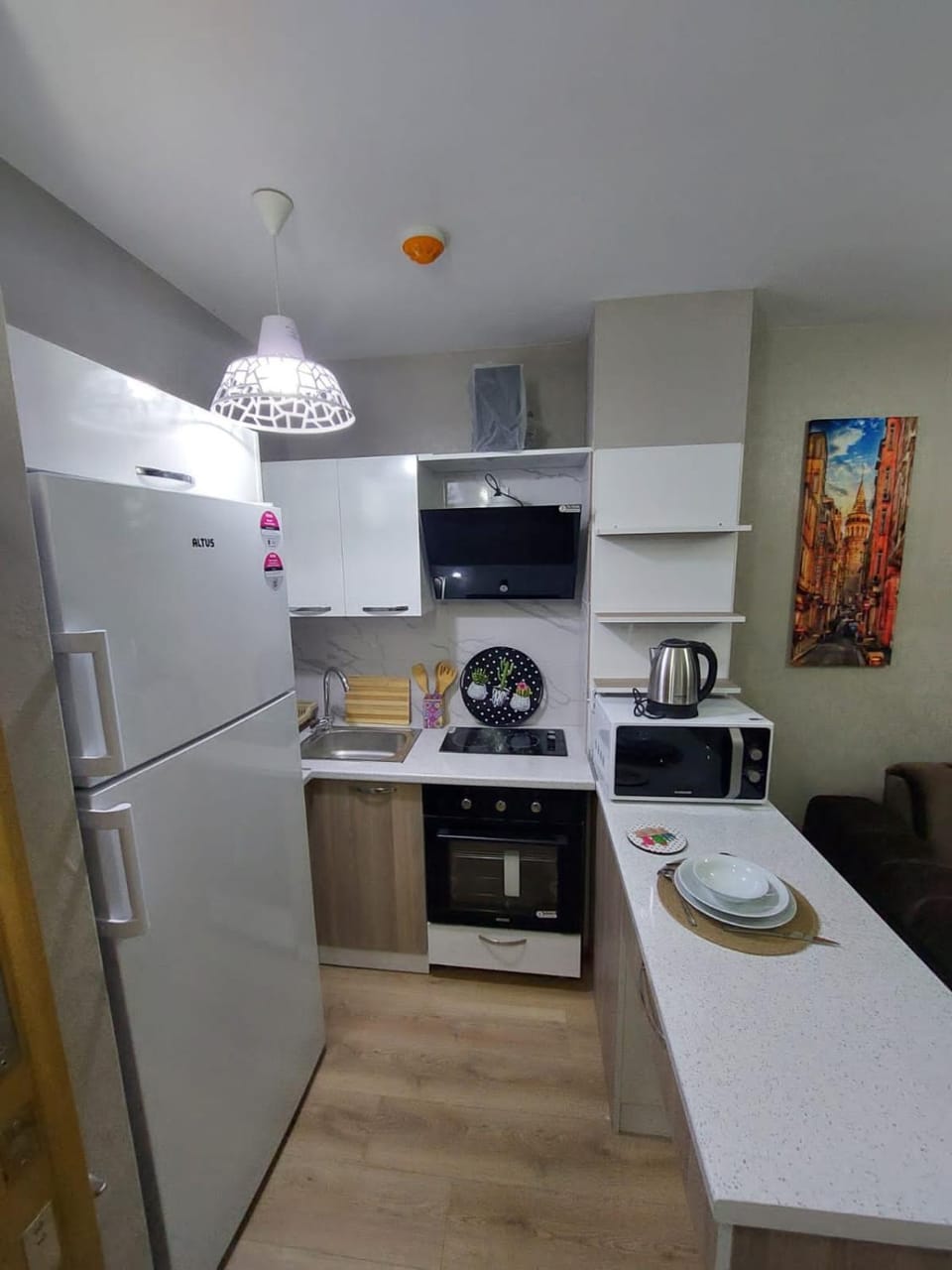 Coffee/tea facilities, Kitchen or kitchenette, oven, stove