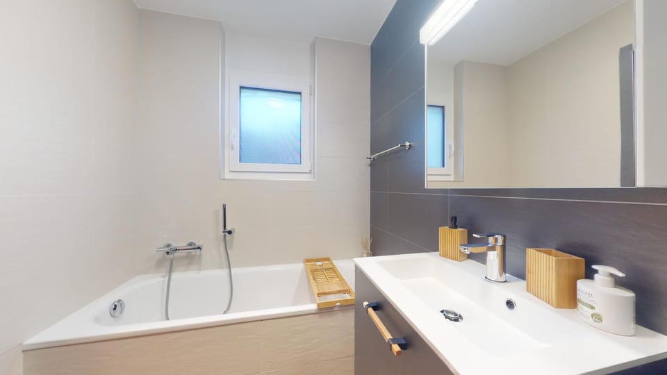 Bathroom, Bath