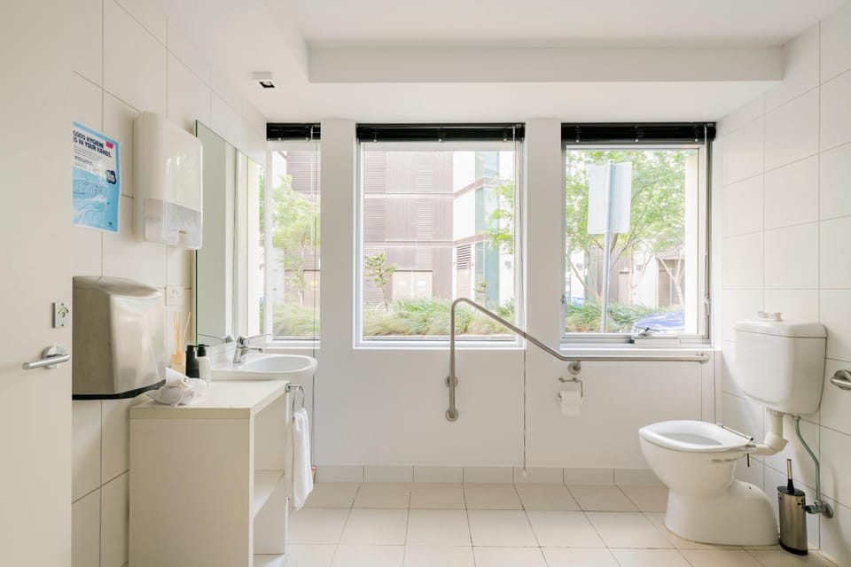 Bathroom, acessibility