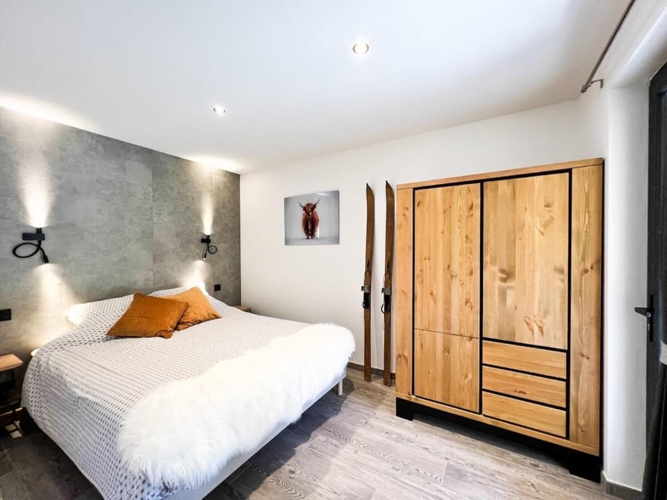 Property building, Living room, Bedroom