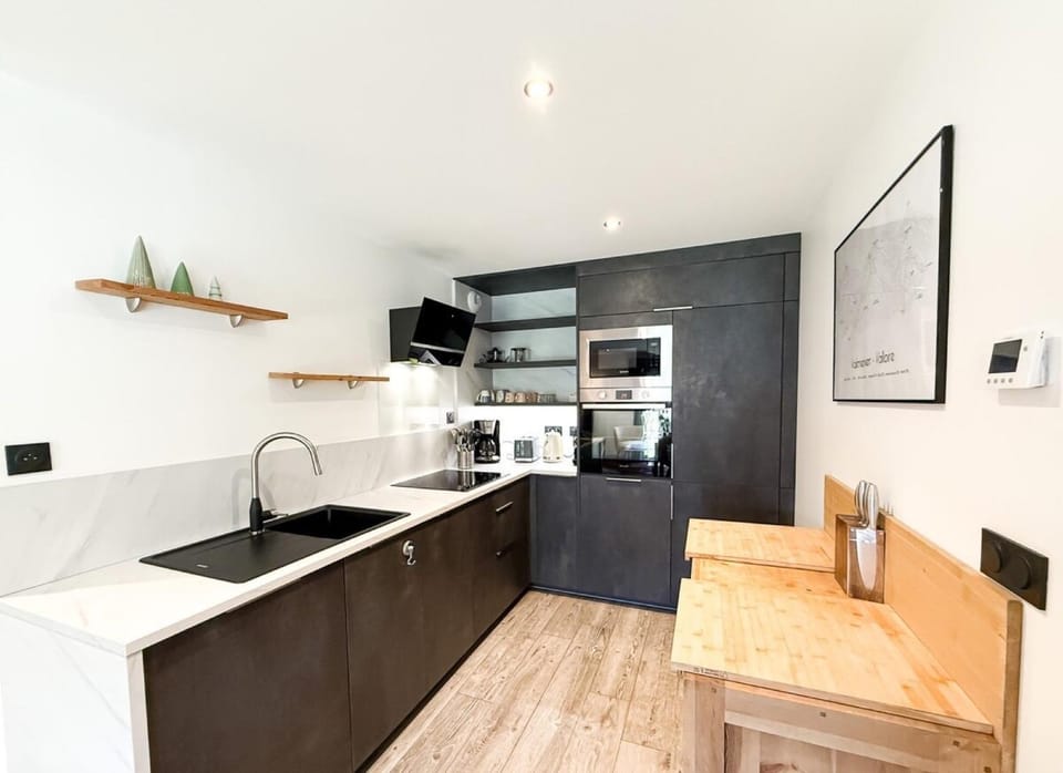 Kitchen or kitchenette, Living room