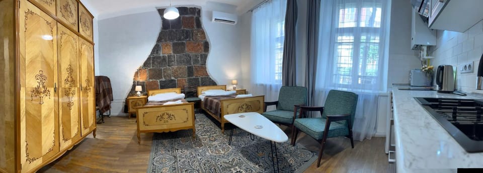 TV and multimedia, Kitchen or kitchenette, Living room, Seating area