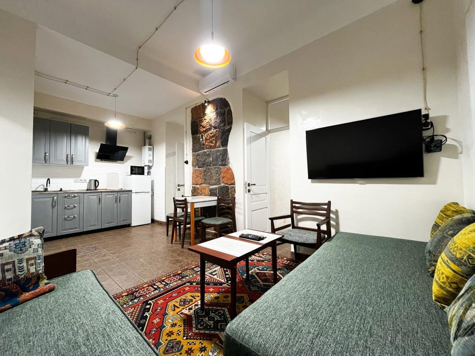 Communal lounge/ TV room, TV and multimedia, Kitchen or kitchenette, Living room, Dining area