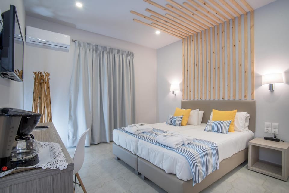 Bed, TV and multimedia, Photo of the whole room, Bedroom, towels, air conditioner
