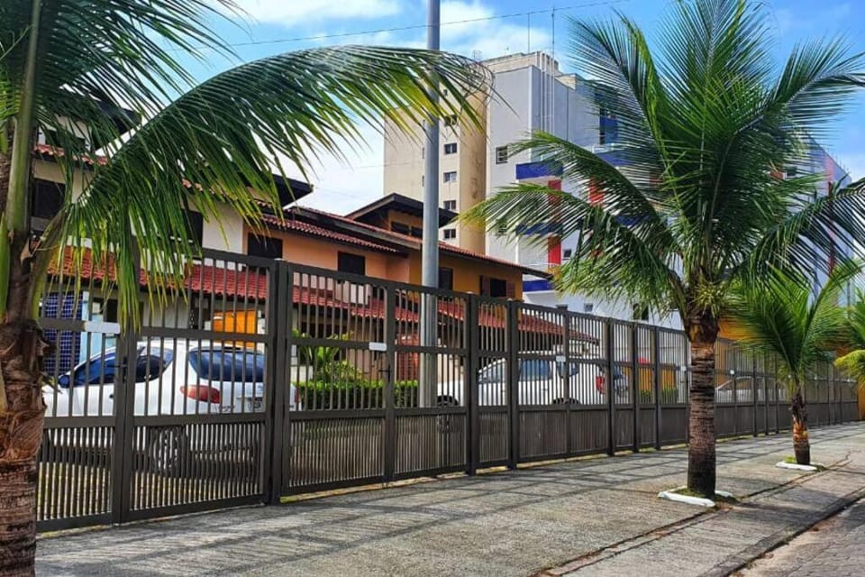 100mts DA PRAIA com Churrasqueira, Piscina e Wi-Fi Apartment in Caraguatatuba