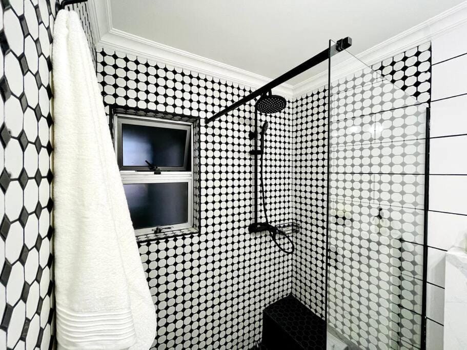 Shower, Bathroom, towels