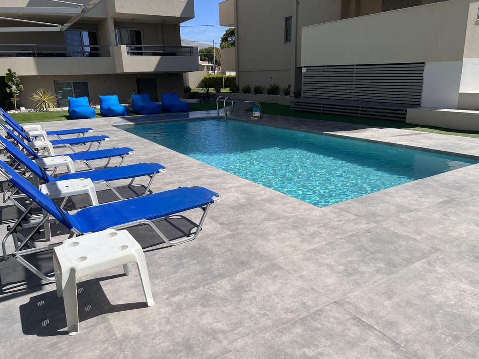 Day, Pool view, Swimming pool, sunbed