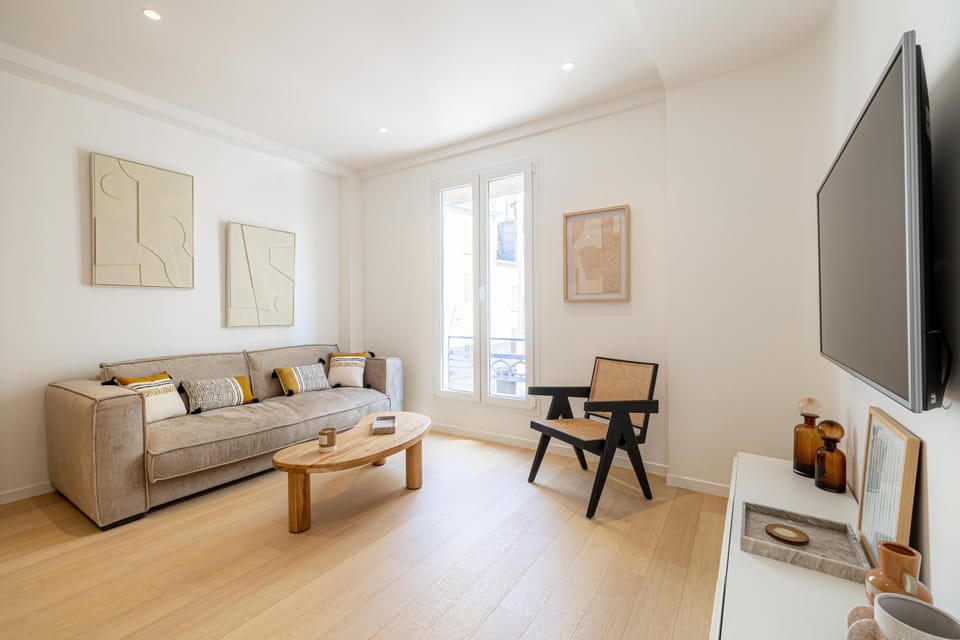 Communal lounge/ TV room, TV and multimedia, Living room, Seating area, Evening entertainment