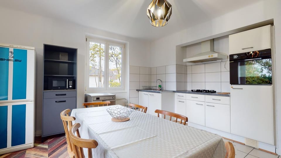 Dining area, minibar, pet friendly, stove