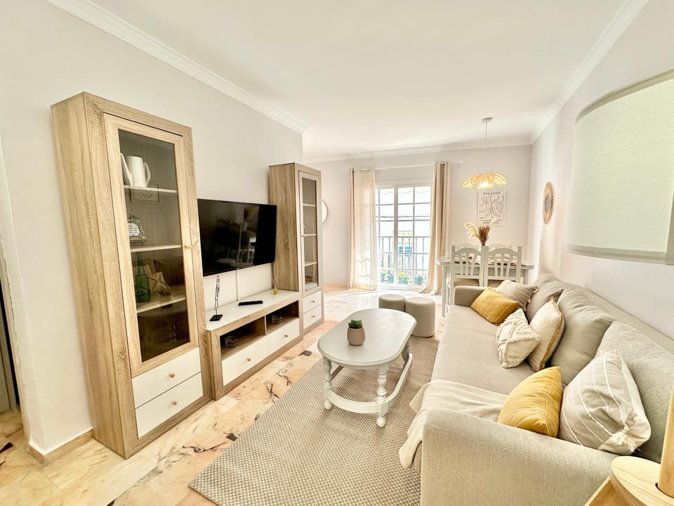 Communal lounge/ TV room, TV and multimedia, Living room, Seating area