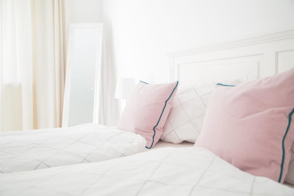 Photo of the whole room, Bedroom