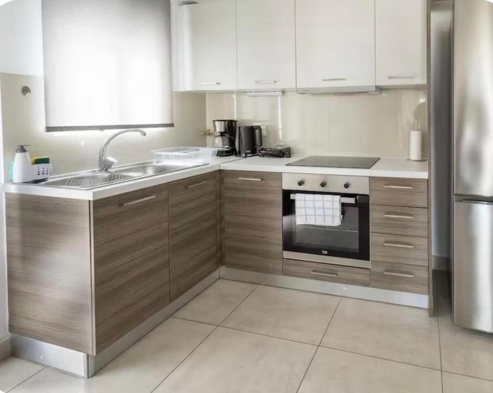 Coffee/tea facilities, stove, toaster