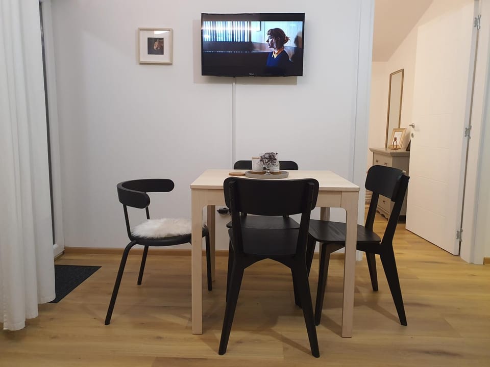 TV and multimedia, Dining area, hair dresser