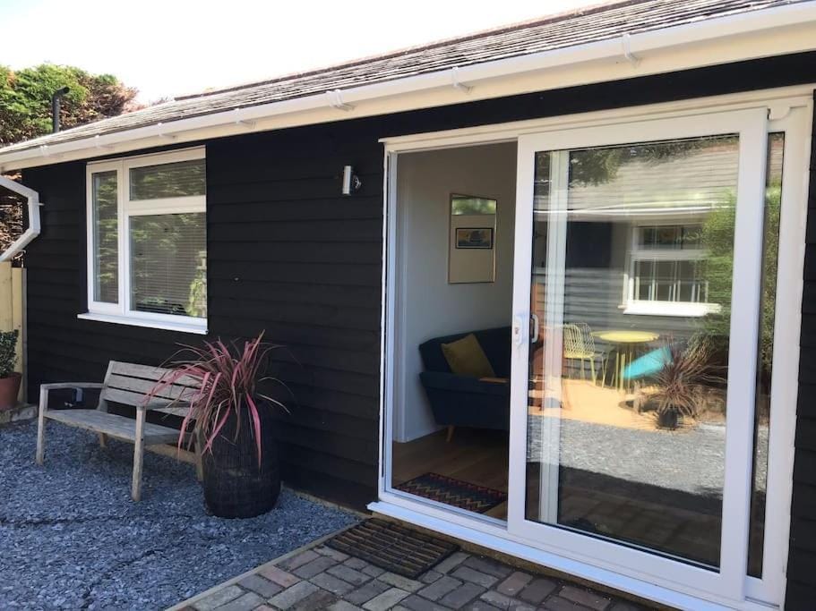The Bay Cabin, secluded retreat Freshwater Bay Cabin in Freshwater