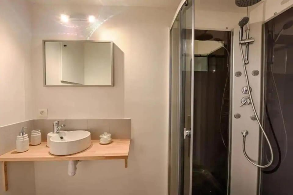 Shower, Bathroom, towels