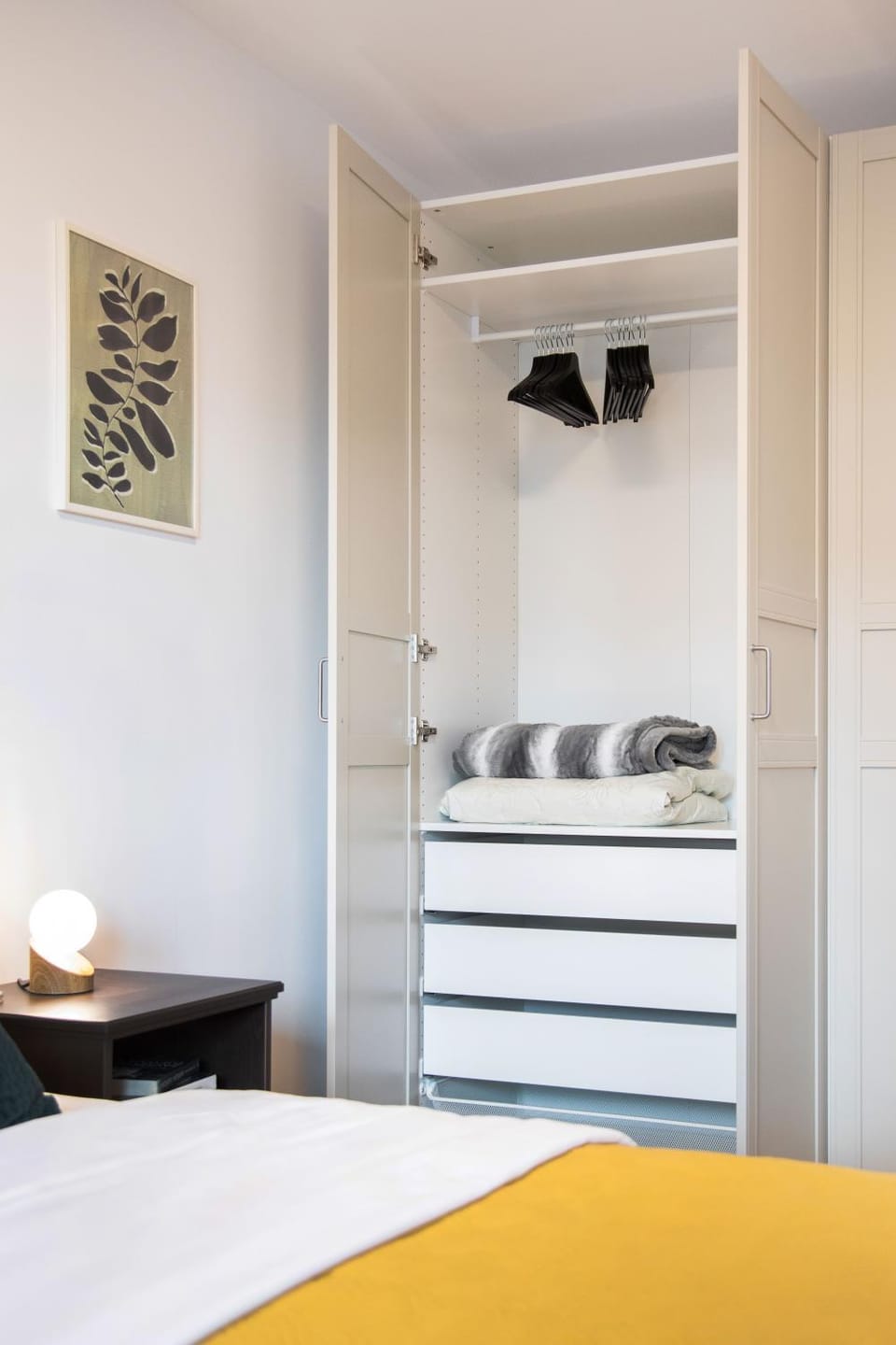 Bed, Photo of the whole room, Bedroom, wardrobe