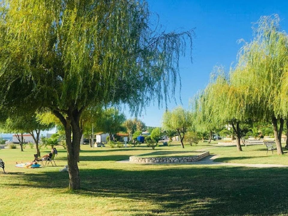 Nearby landmark, Location