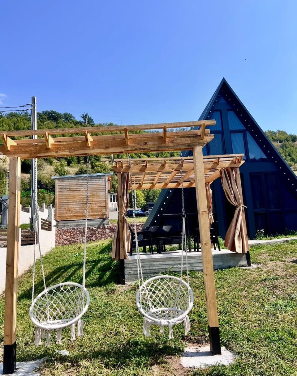 Green Villa Resort Small Gray Bed and Breakfast in Armenia