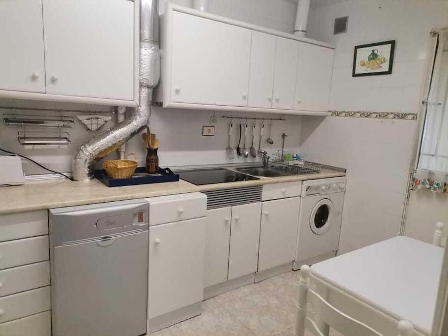 Kitchen or kitchenette, minibar, stove, washing machine