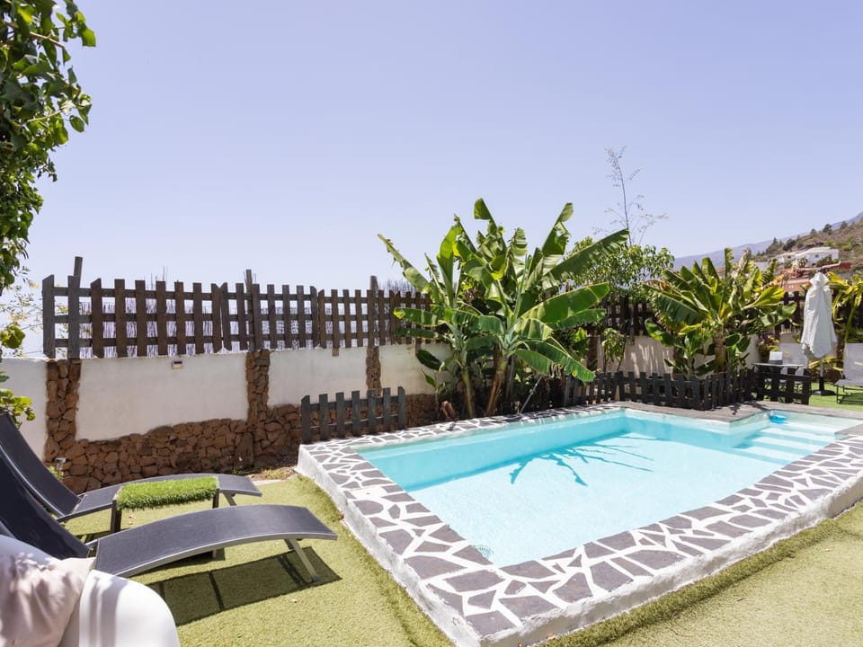 Pool view, Swimming pool, sunbed