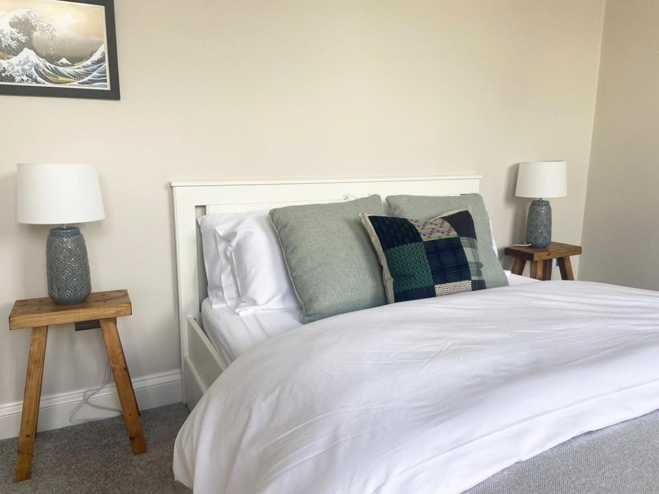 Spacious 2BD Flat with Stunning Views Folkestone House in Folkestone