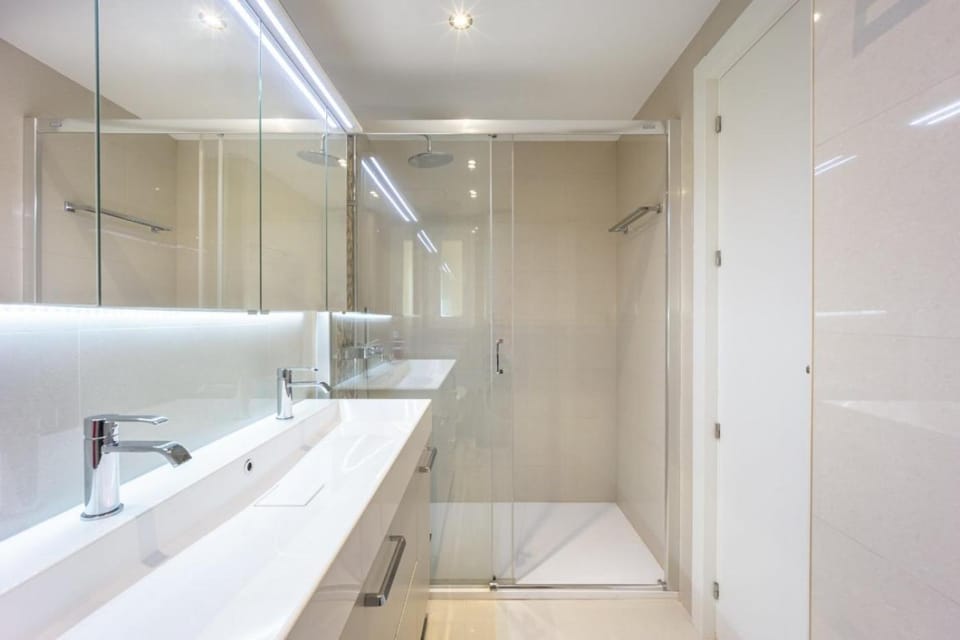 Shower, Bathroom, towels