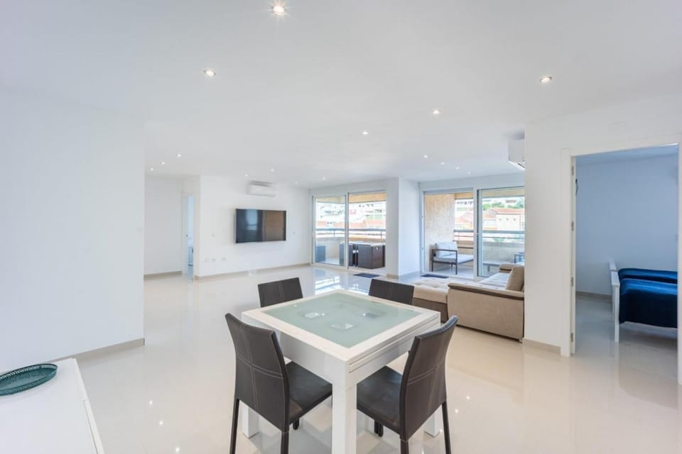 TV and multimedia, Dining area