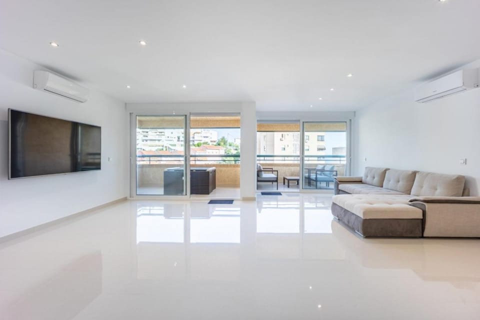 Communal lounge/ TV room, Living room, Seating area, air conditioner