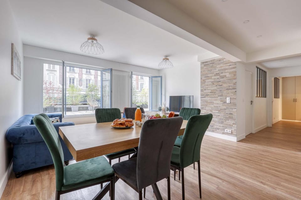 Living room, Dining area