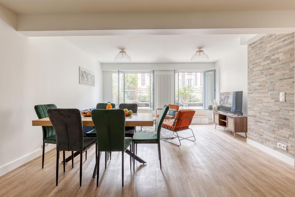 Living room, Dining area