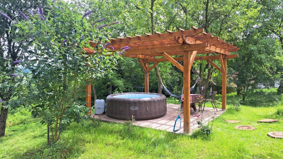 Natural landscape, Garden, Hot Tub