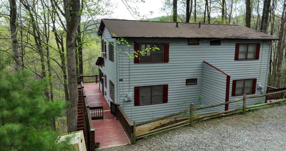 Eagle Point - Powder Horn Mountain House in Watauga