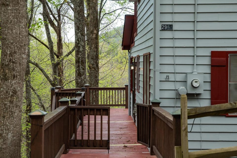 Eagle Point - Powder Horn Mountain House in Watauga