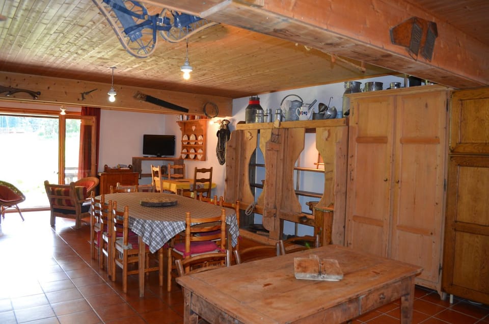 Living room, Dining area