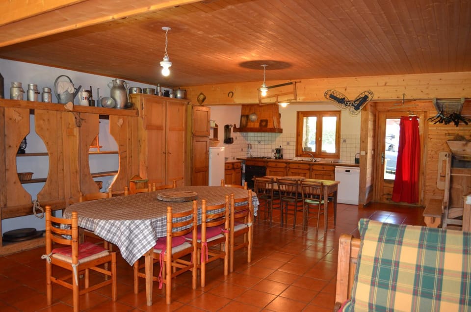 Kitchen or kitchenette, Living room, Dining area