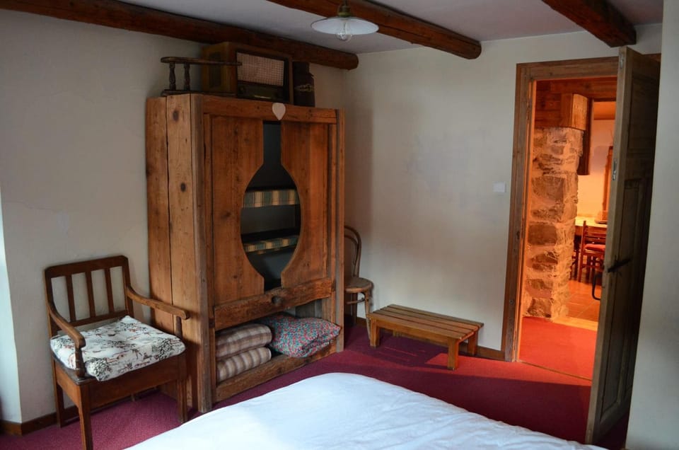 Bedroom, wardrobe
