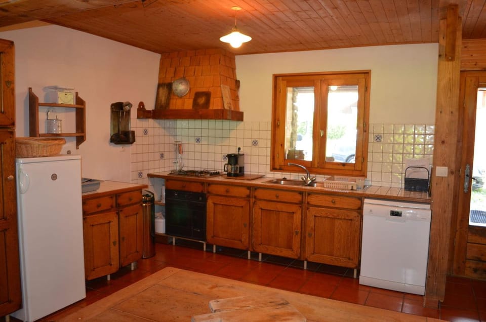 Kitchen or kitchenette, dishwasher, pet friendly, stove