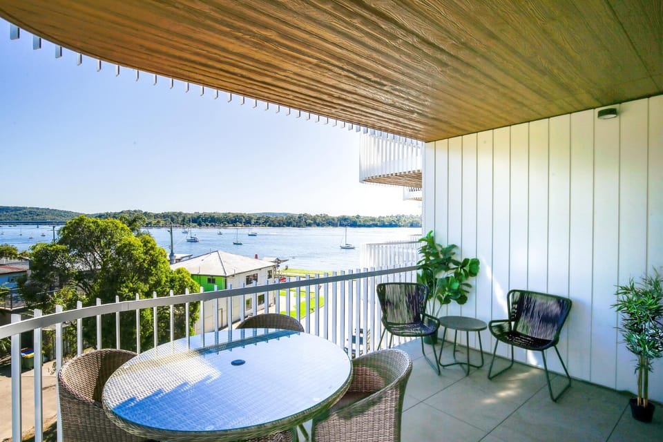 Elegant 2-Bed Apartment with Incredible Bay Views Apartment in Batemans Bay