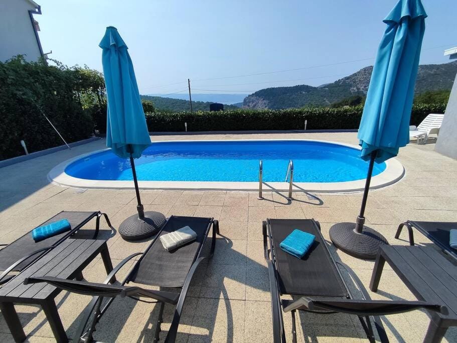 Pool view, Swimming pool