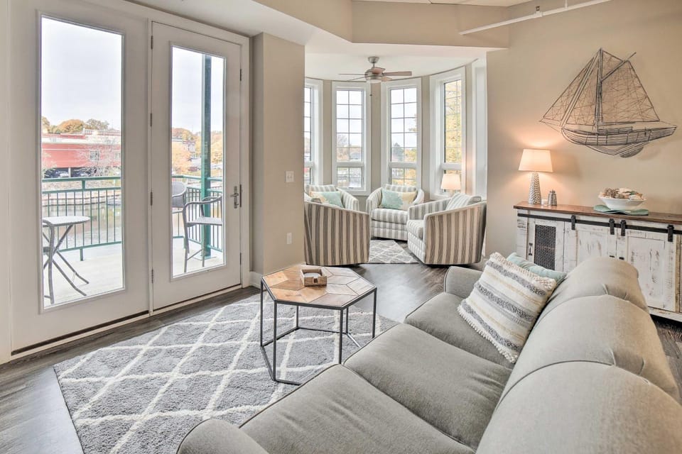 Luxe Manistee Condo w/ Balcony & River Views! House in Manistee