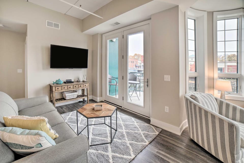 Luxe Manistee Condo w/ Balcony & River Views! House in Manistee