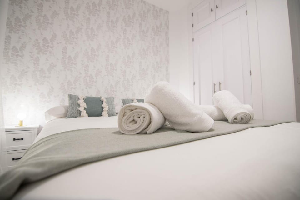 NEW! Luxury CITY CENTER & 2 BALCONIES Apartment in Malaga