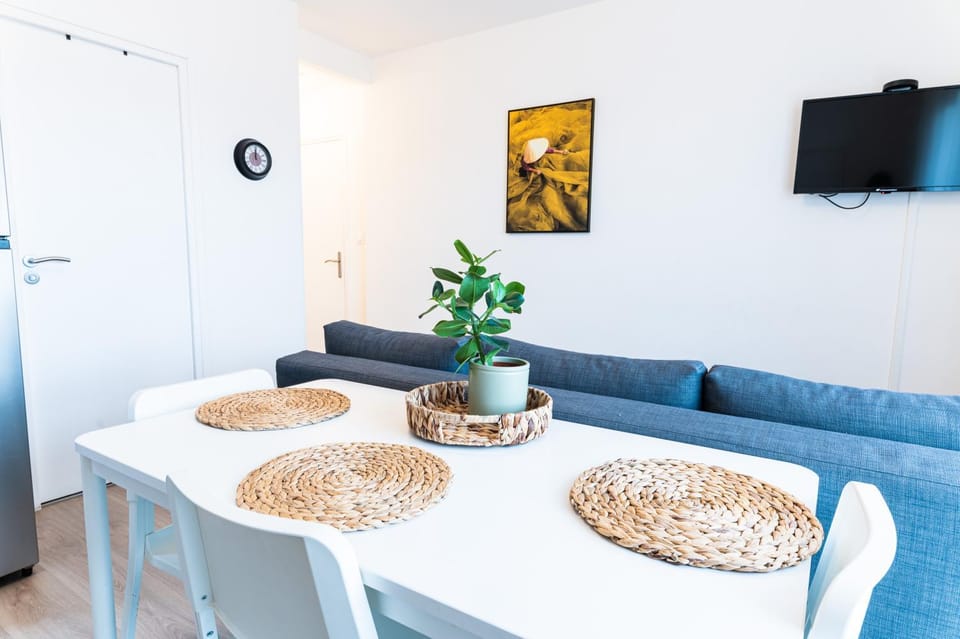 Le coquet - Balcon - Proche gare - Parking Apartment in Bourgogne-Franche-Comté