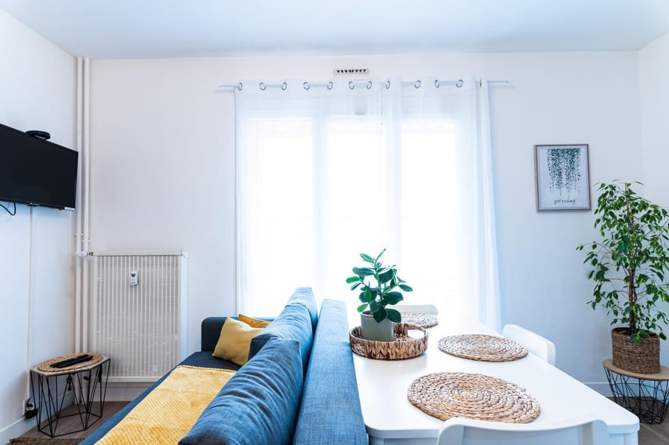 Le coquet - Balcon - Proche gare - Parking Apartment in Bourgogne-Franche-Comté