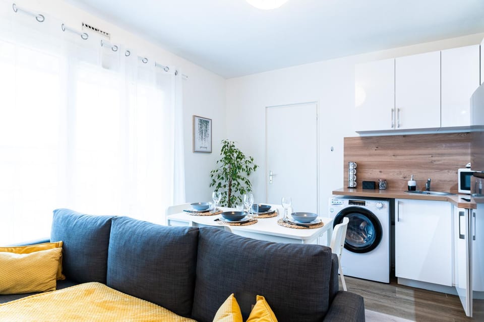 Le coquet - Balcon - Proche gare - Parking Apartment in Bourgogne-Franche-Comté