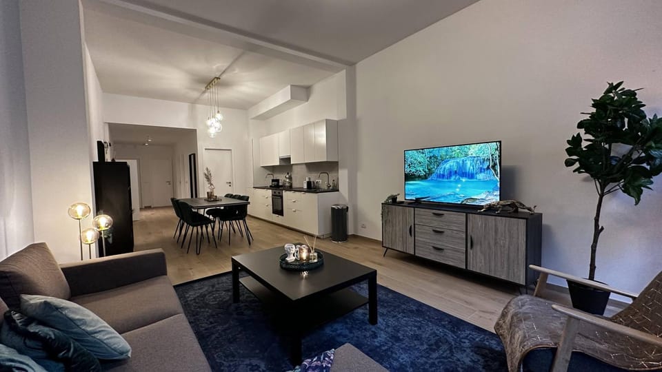 TV and multimedia, Living room, Dining area